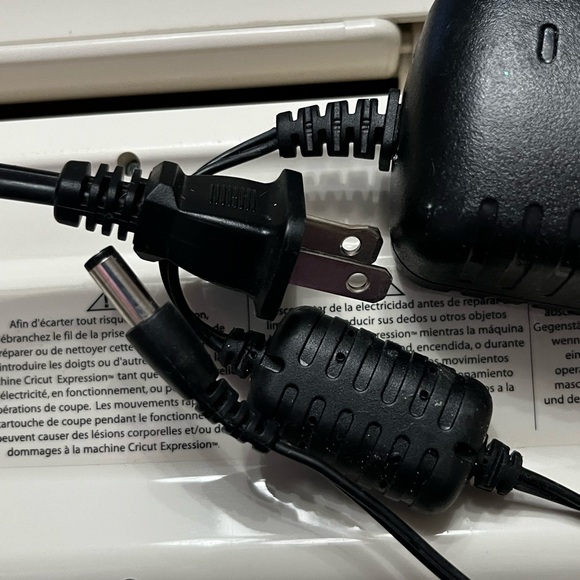 Originals Cricut Expressions and Activity Cartridges with keypads and books - Picture 8 of 16